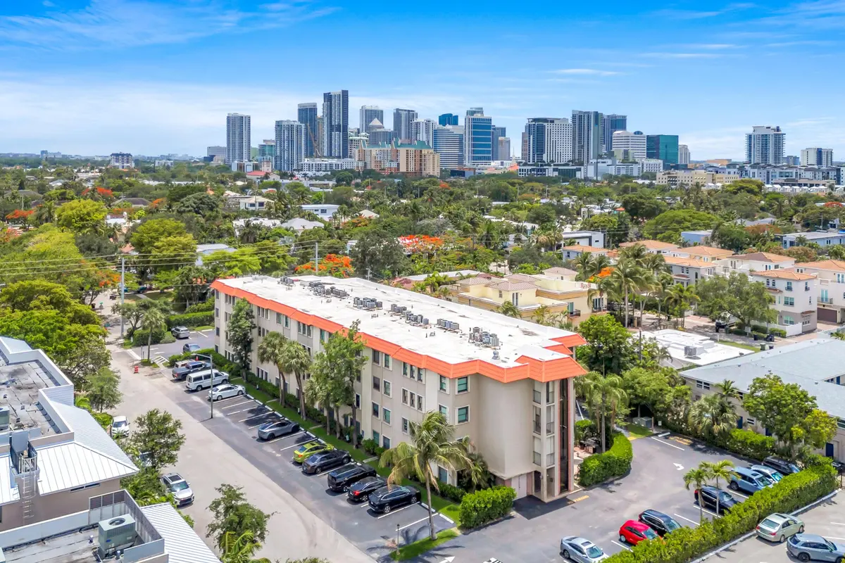 615 NE 12TH -23 at 615 NE 12th Avenue 301, Fort Lauderdale