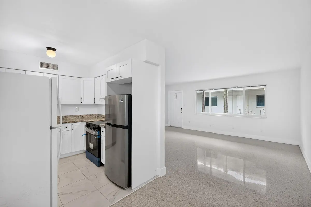 7-web-or-mls-699A6817 at 1821 MIDDLE RIVER Drive 7, Fort Lauderdale