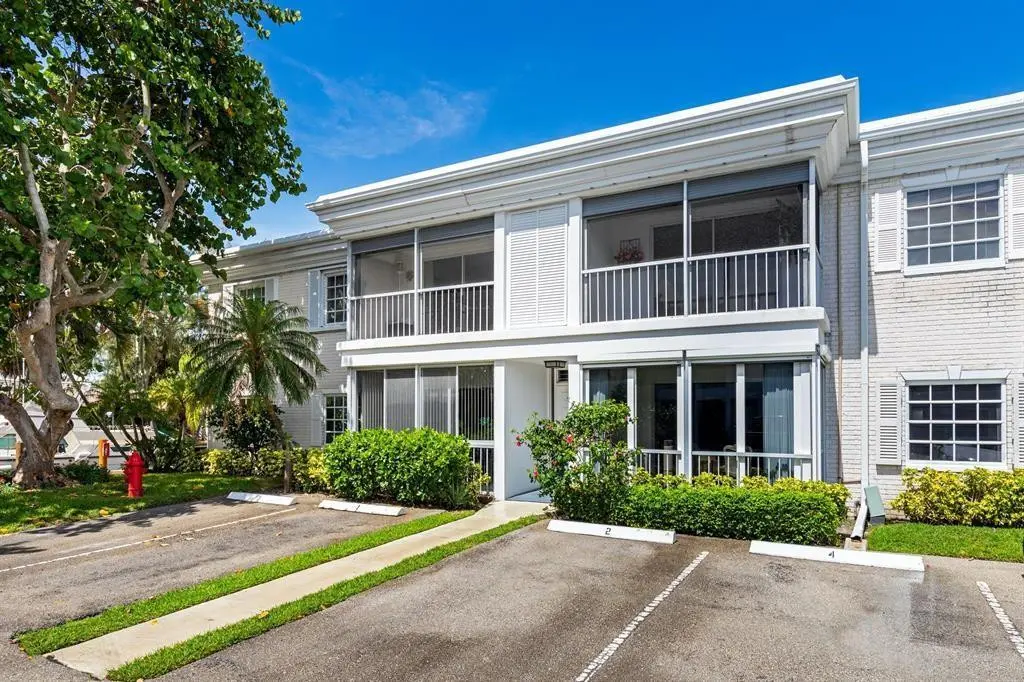 Photo 2 at 6449 BAY CLUB Drive 4, Fort Lauderdale