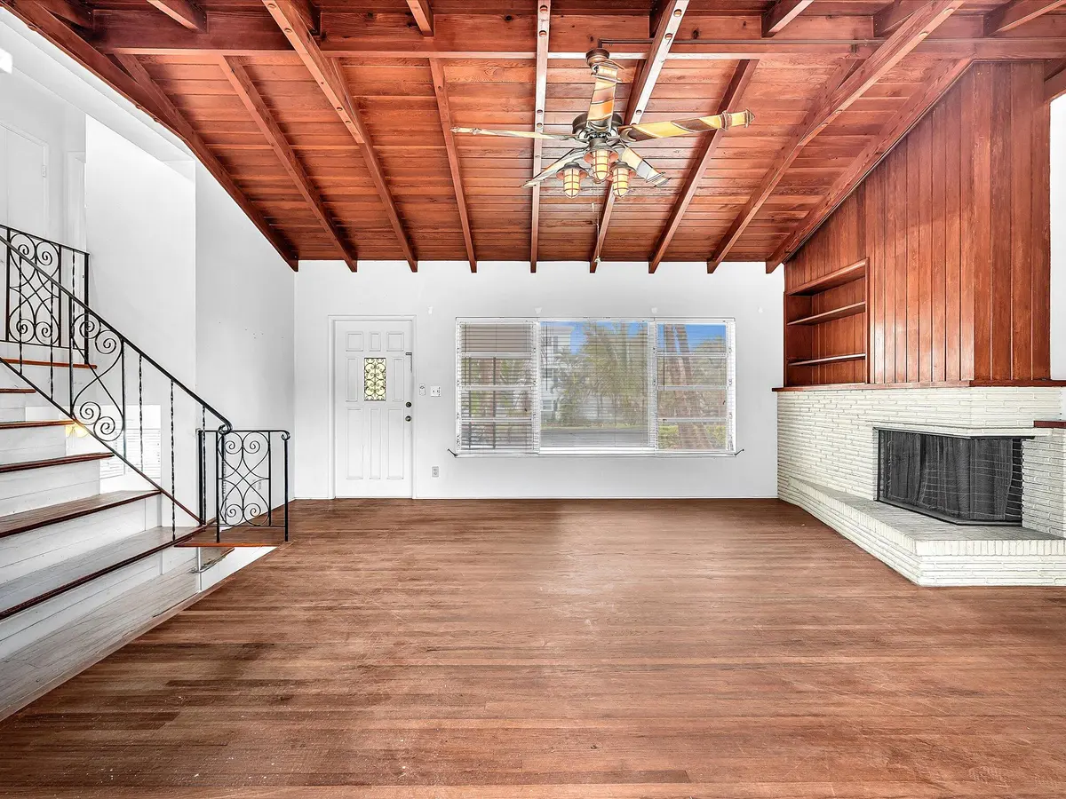 Living Room at 702 S RIVERSIDE Drive, Pompano Beach