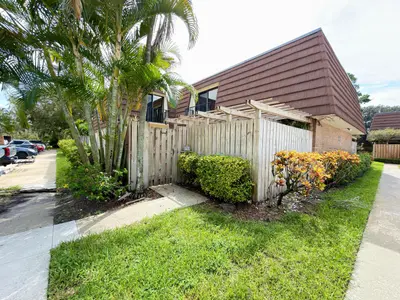 710 7th Lane, Palm Beach Gardens – Townhouse for sale