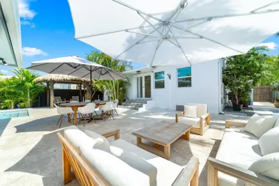 425 32nd Street, West Palm Beach – Single Family Residence for sale