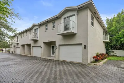 1035 NW 2ND Avenue, Fort Lauderdale – Townhouse for sale