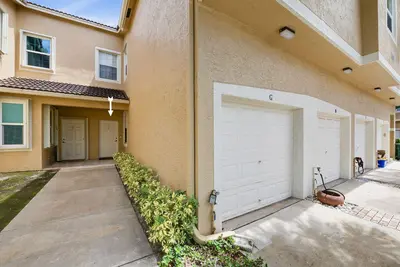 160 Village Boulevard G, Tequesta – Townhouse for sale