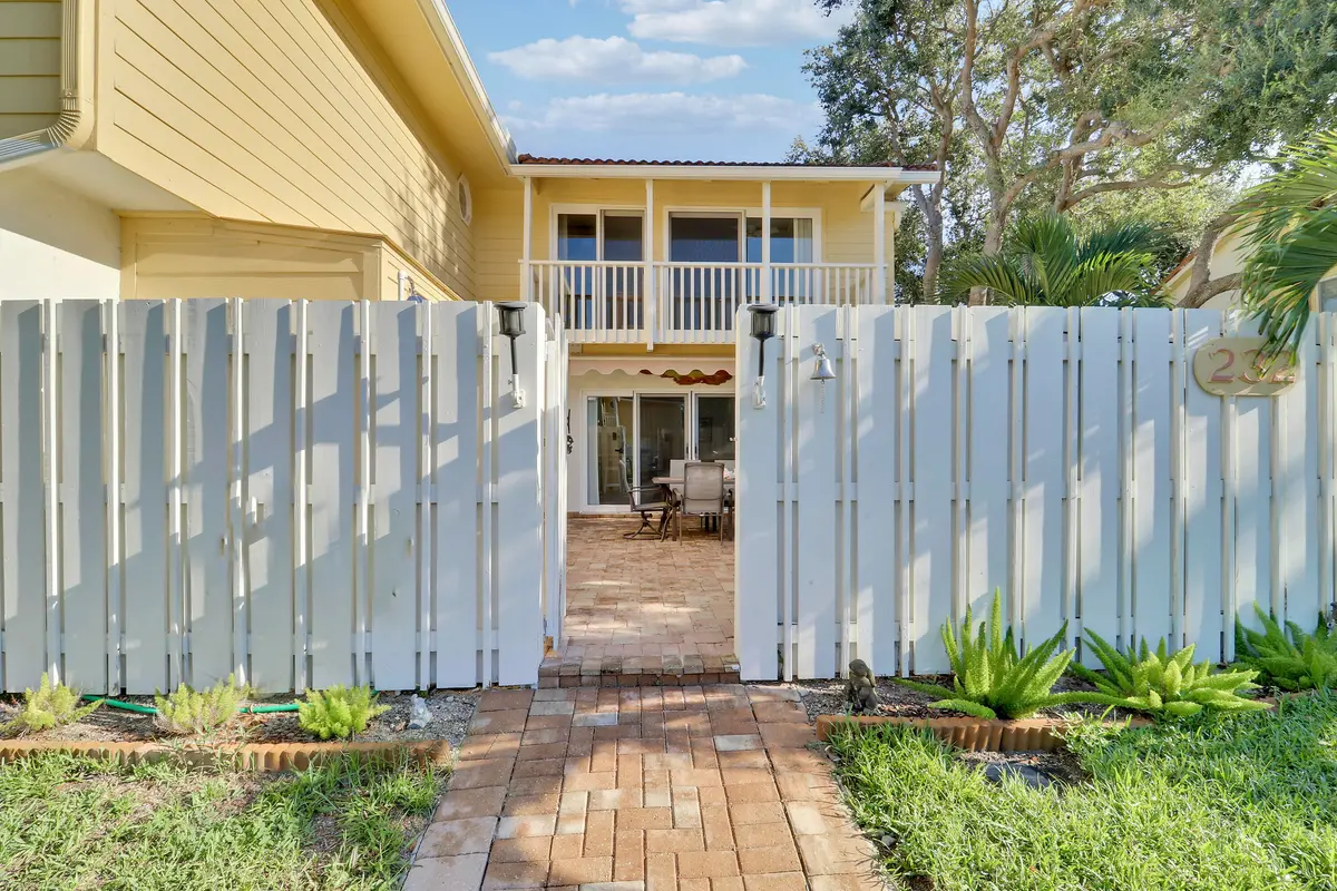 Entry at 232 Seabreeze Circle, Jupiter