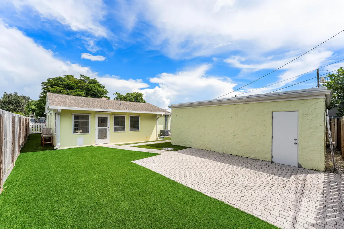 027-318WestMangoStreet-Lantana-FL-33462- at 318 W Mango Street, Lantana