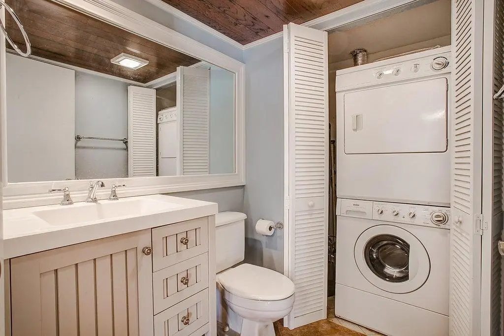 1st Floor Laundry at 204 2ND Court, Palm Beach Gardens