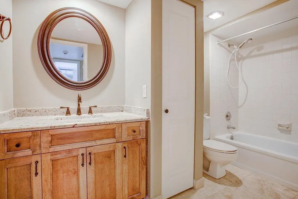 2nd Floor Full bathroom at 204 2ND Court, Palm Beach Gardens