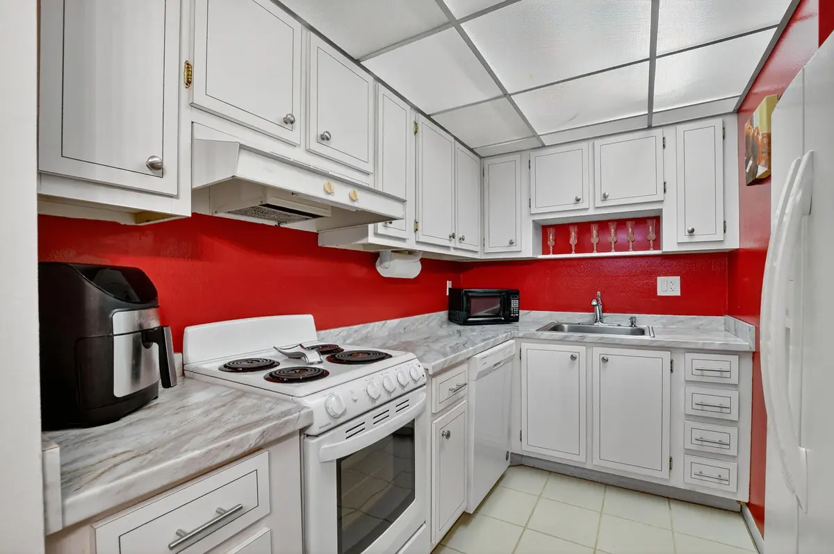 3-web-or-mls-003_DSC_1441 at 555 SE 8th Street 154, Deerfield Beach