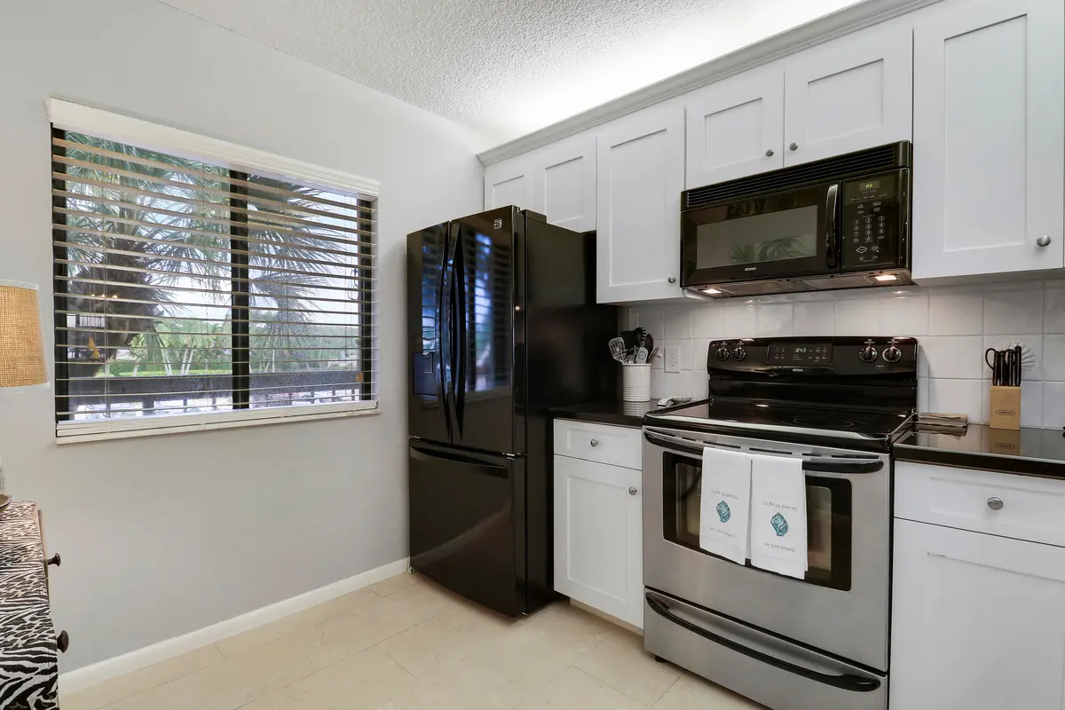 Kitchen 4 at 1601 Marina Isle Way 202, Jupiter