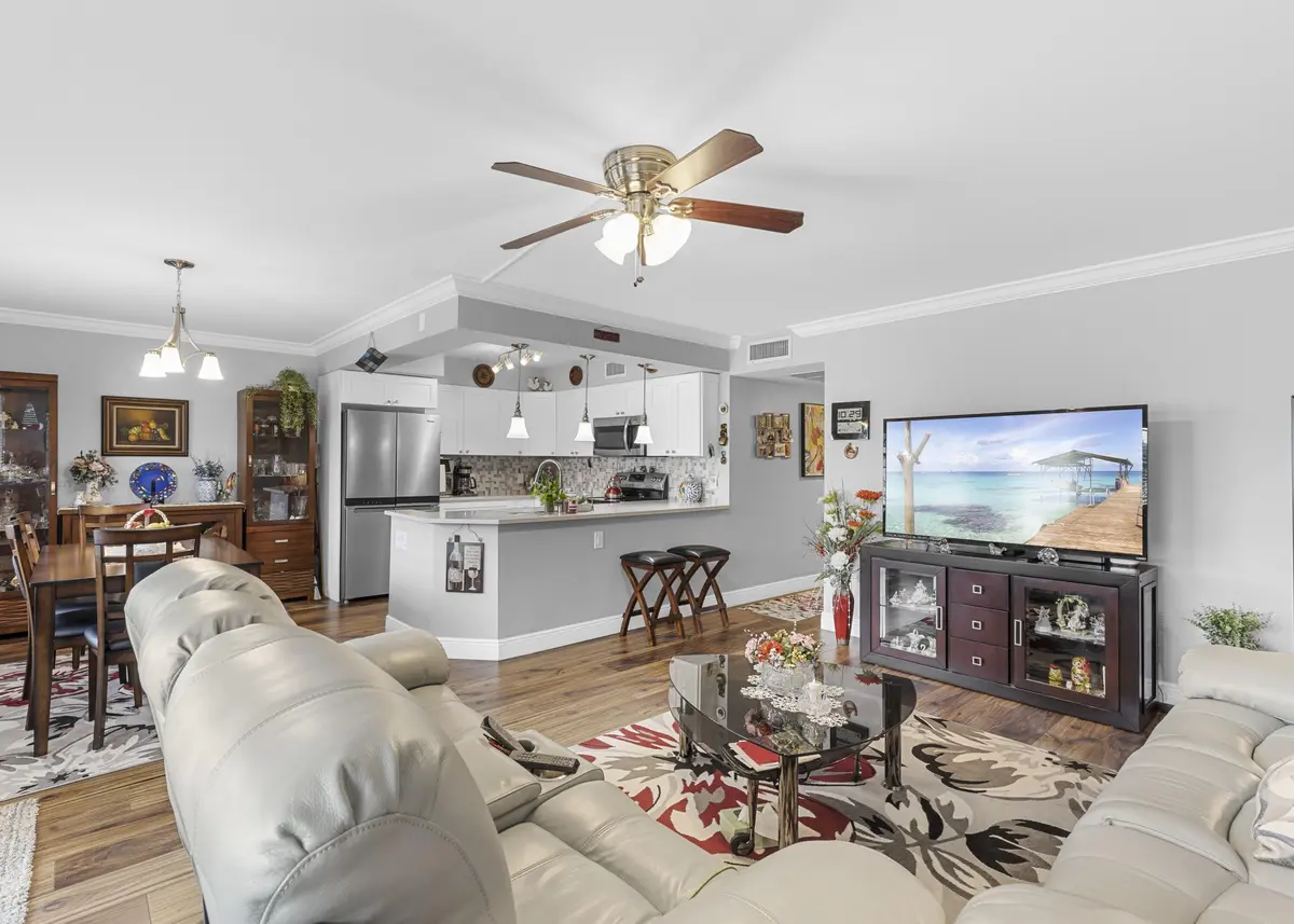 R6II8169 at 2041 Lyndhurst J, Deerfield Beach