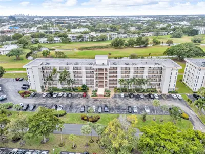 3001 S Course Drive 301, Pompano Beach – Condominium for sale