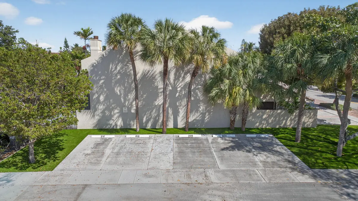 78-web-or-mls-89-web-or-mls-17-print-208 at 210 Washingtonia Avenue, Lauderdale-By-The-Sea