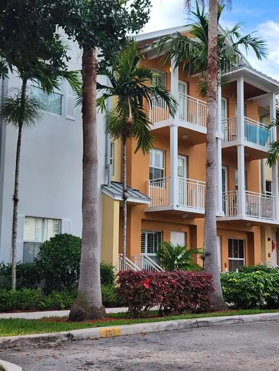 335 SW 13TH Terrace 335, Fort Lauderdale – Townhouse for rent