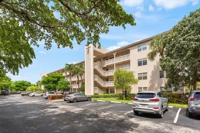 2001 GRANADA Drive L2, Coconut Creek – Condominium for rent