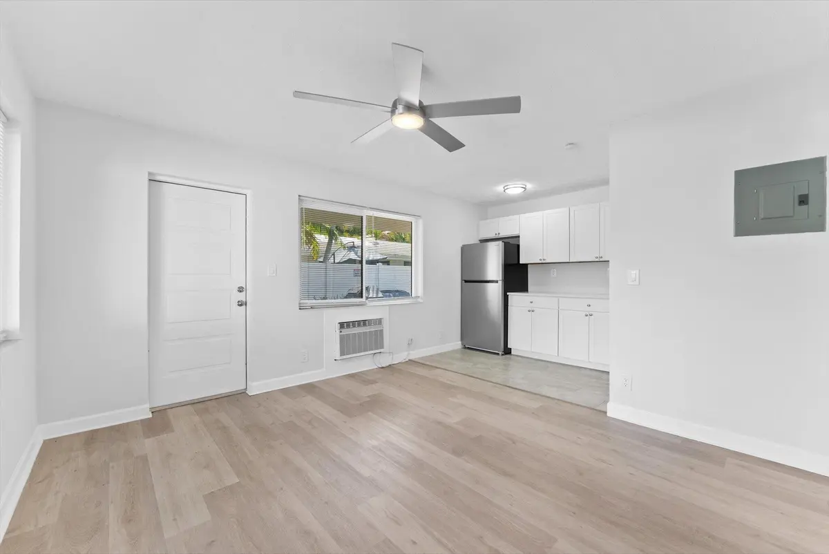 10-10 at 1632 NE 4th Place 1, Fort Lauderdale