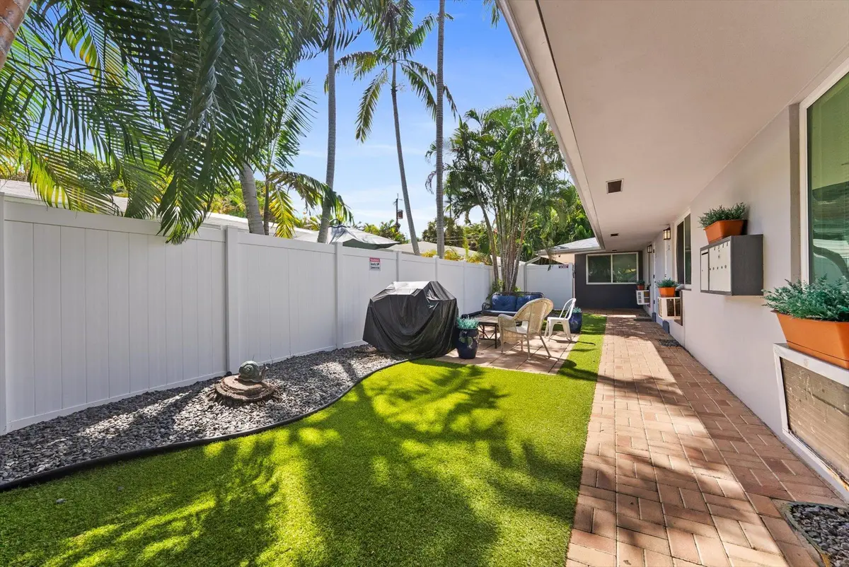 06-6 at 1632 NE 4th Place 2, Fort Lauderdale