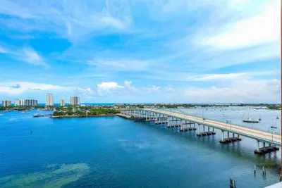 2640 Lake Shore Drive 1210, Riviera Beach – Condominium for sale