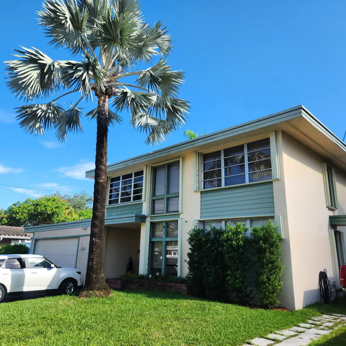 front at 1709 W LAS OLAS Boulevard, Fort Lauderdale