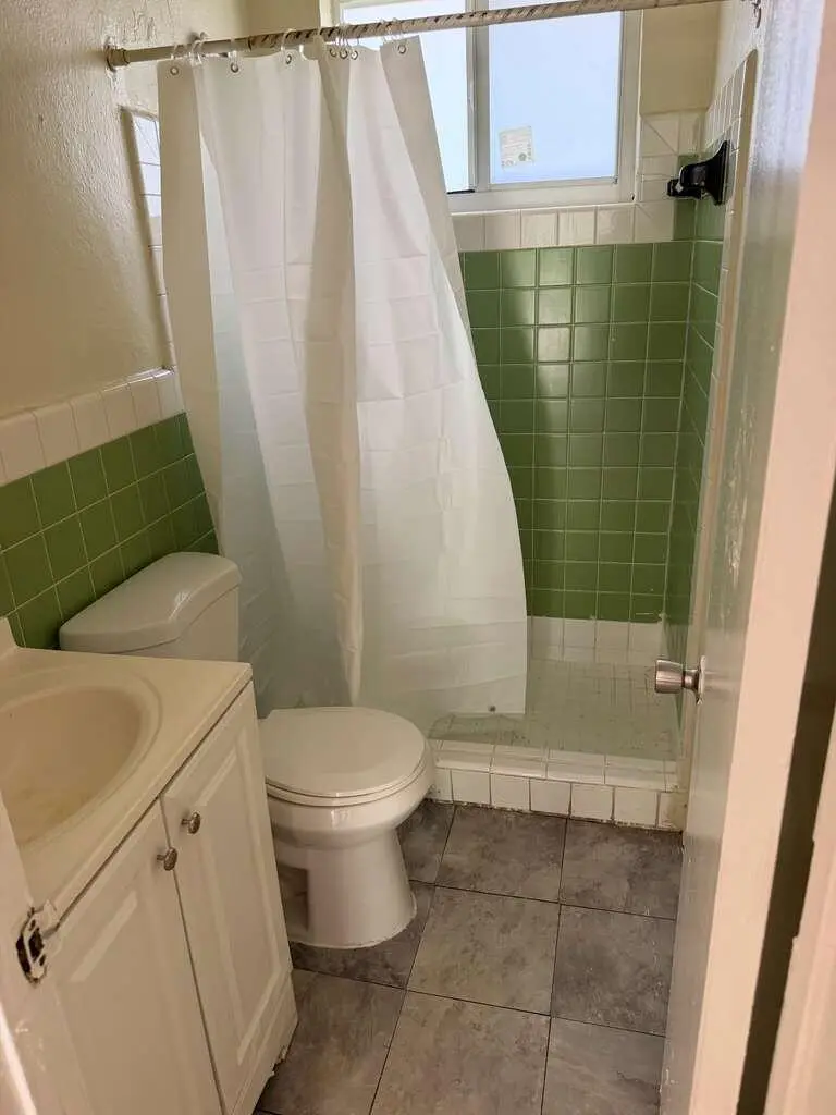 529 NW 8 AVE BATHROOM at 529 NW 8TH Avenue 3, Fort Lauderdale
