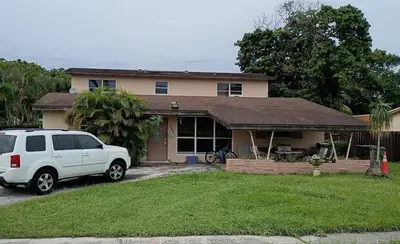 6851 SW 6th Street, Pembroke Pines – Single Family Residence for sale
