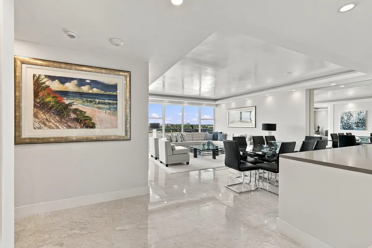 39_foyer at 3300 NE 36TH Street 1105, Fort Lauderdale