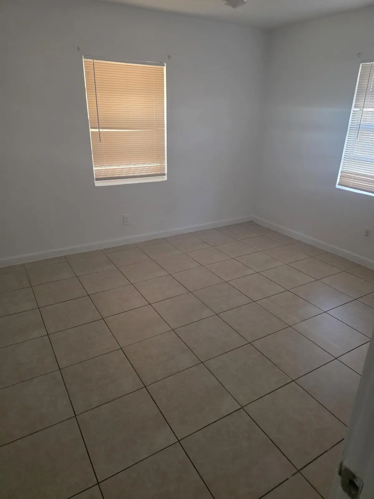 00a39bb7-d31f-4cde-b7ea-effa2021c811 at 2028 Funston Street Apt 2, Hollywood