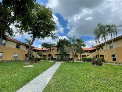 4783 Via Palm Lakes 104, West Palm Beach – Condominium for rent