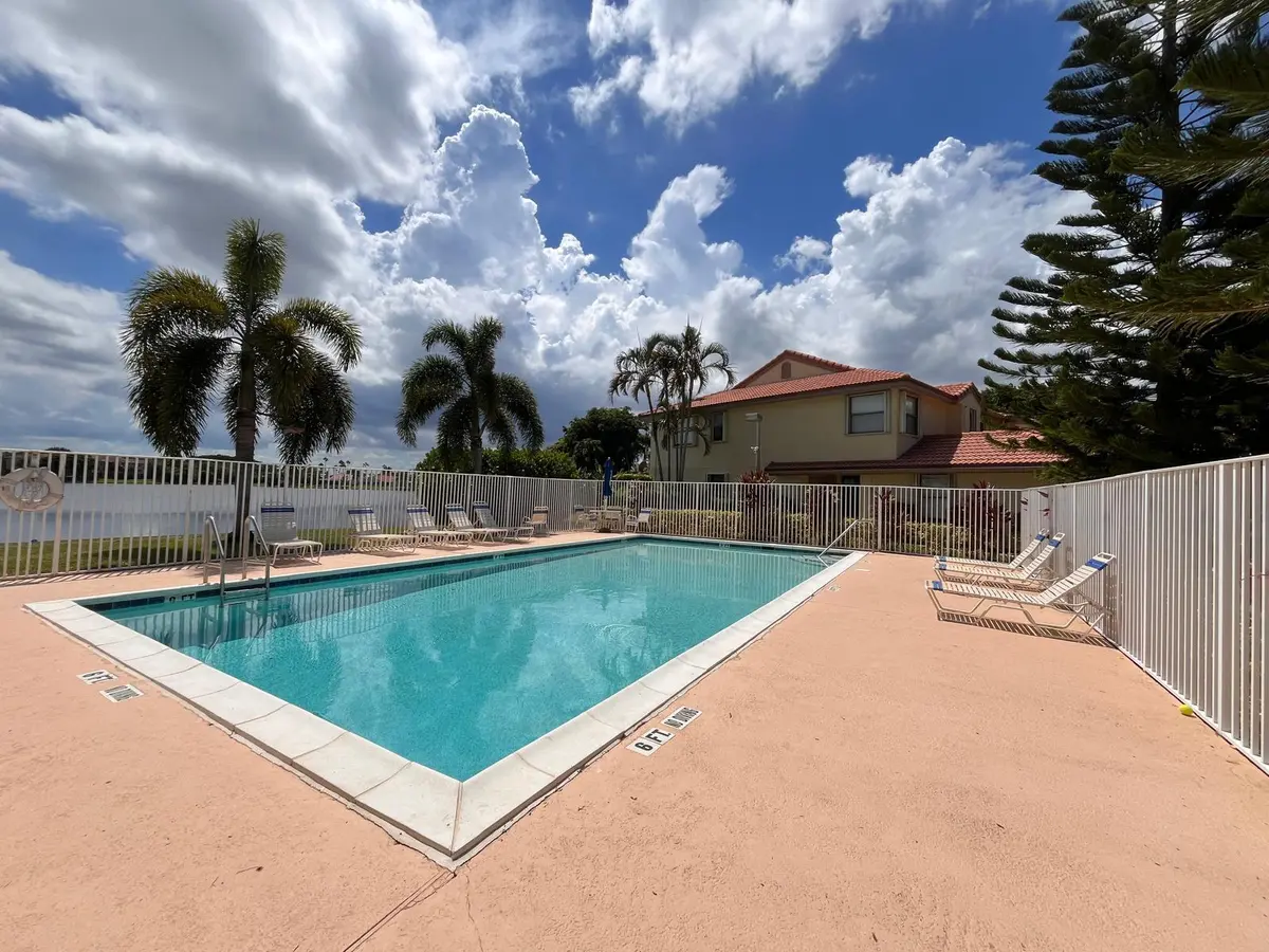 pool at 12268 Sag Harbor Court 3, Wellington