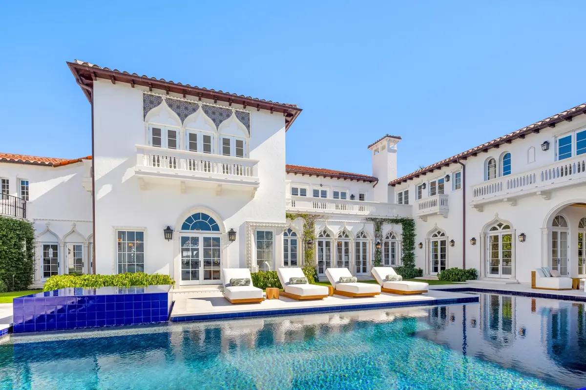 Pool at 800 S County Road, Palm Beach