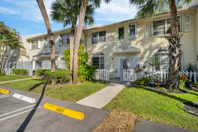 153 SW 3RD Street, Pompano Beach – Townhouse for rent