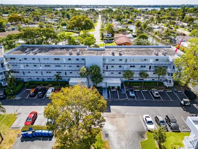 119 ROYAL PARK Drive 4H, Oakland Park – Condominium for sale