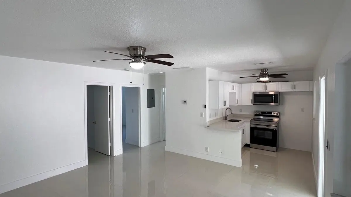 Photo 6 at 220 SE 22nd Avenue Unit 2, Pompano Beach