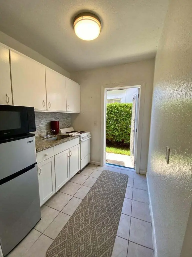 20230920001516978868000000-o at 101 S GOLFVIEW Road 8, Lake Worth Beach