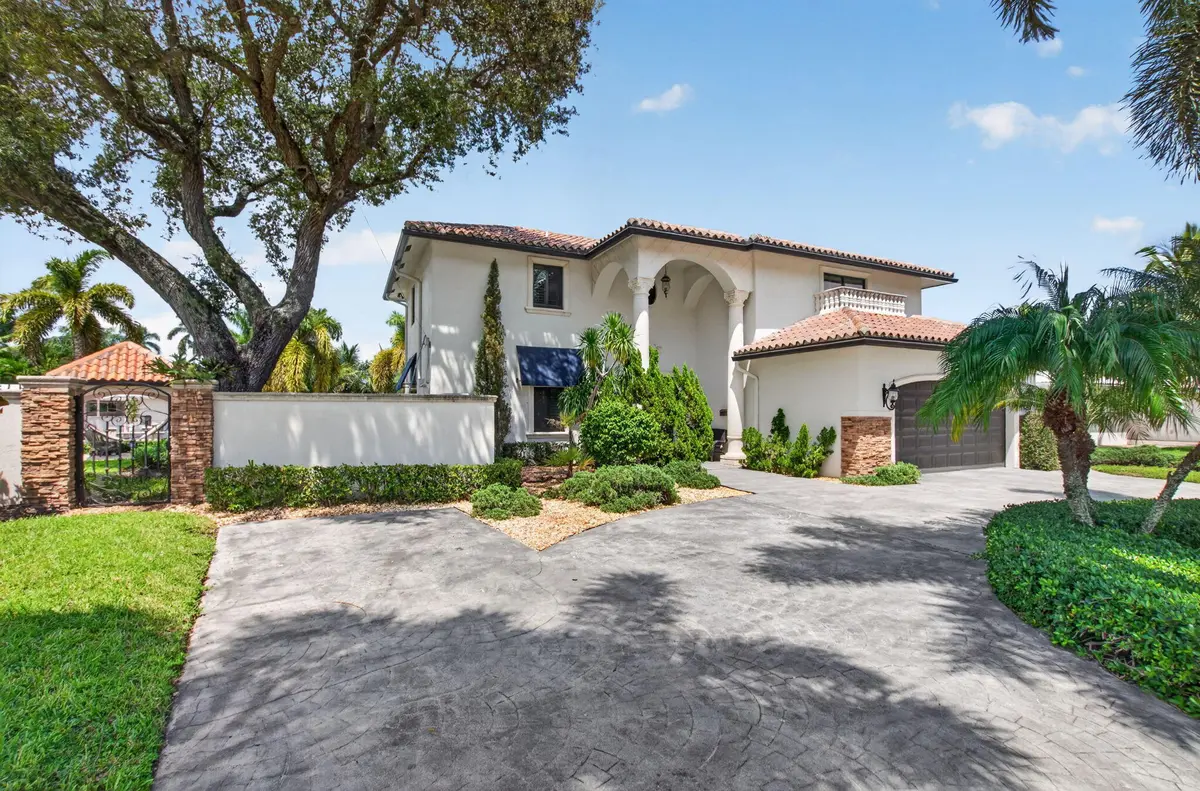 Oversized Driveway at 749 SW 2nd Street, Boca Raton
