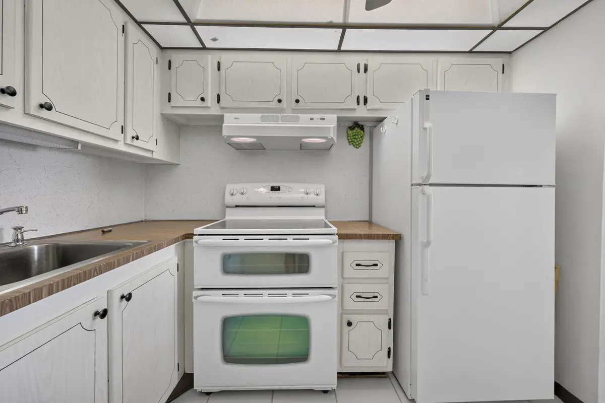 Kitchen at 253 NORTHAMPTON M, West Palm Beach
