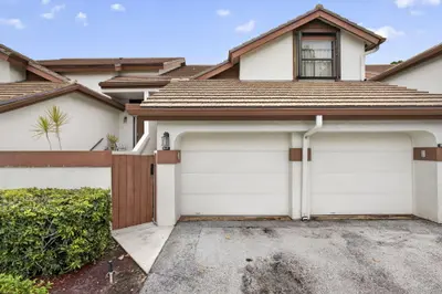 12644 Shoreline Drive 8F, Wellington – Townhouse for sale
