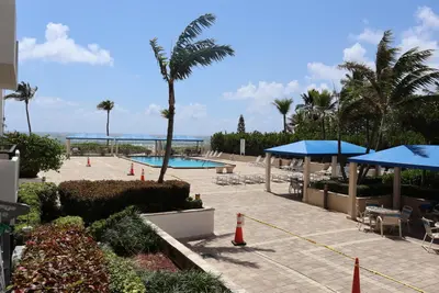 2000 S OCEAN Boulevard LG, Lauderdale-By-The-Sea – Condominium for rent