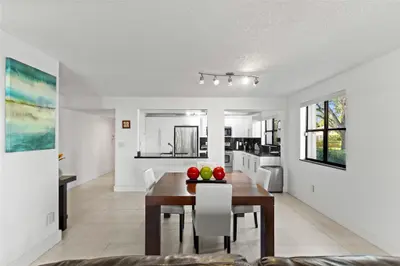 16051 Blatt Boulevard 101, Weston – Condominium for rent