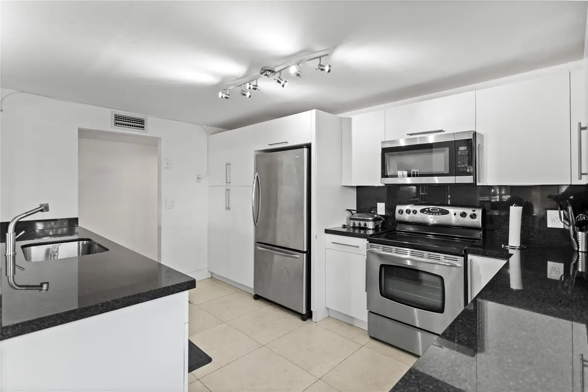 Photo 4 at 16051 Blatt Boulevard 101, Weston