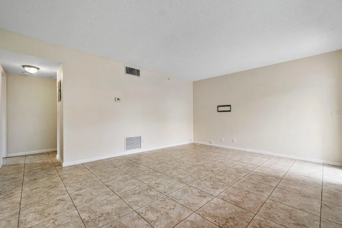 007-701NESeventhAve-DelrayBeach-FL-small at 701 NE 7TH Avenue 4, Delray Beach