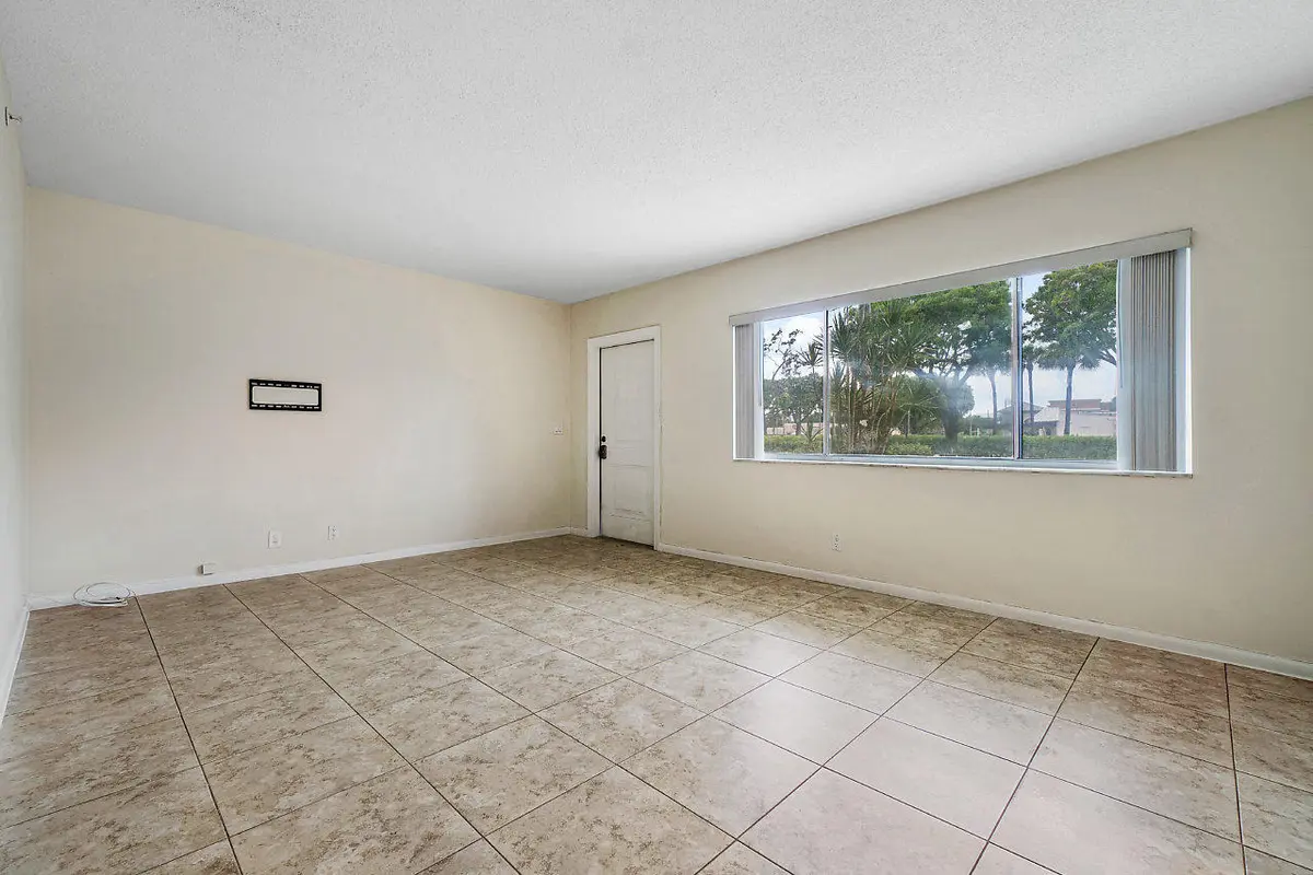 008-701NESeventhAve-DelrayBeach-FL-small at 701 NE 7TH Avenue 4, Delray Beach