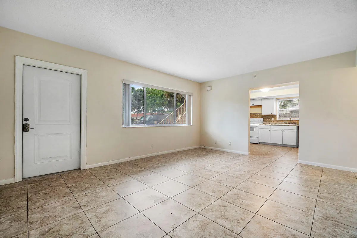 009-701NESeventhAve-DelrayBeach-FL-small at 701 NE 7TH Avenue 4, Delray Beach