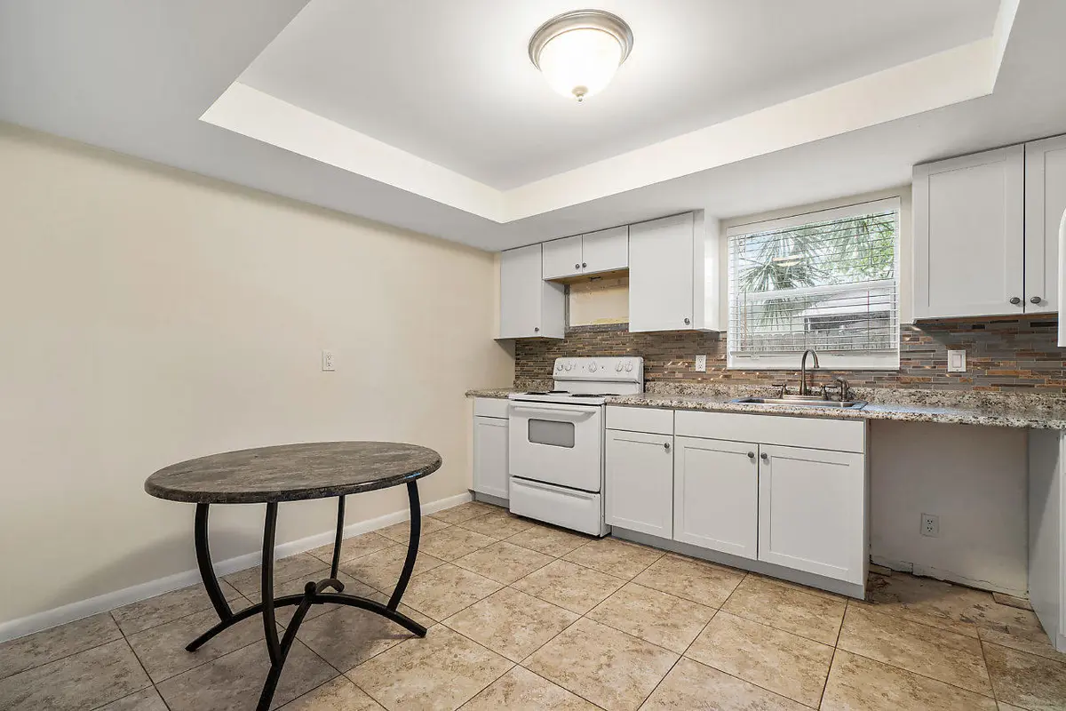 010-701NESeventhAve-DelrayBeach-FL-small at 701 NE 7TH Avenue 4, Delray Beach