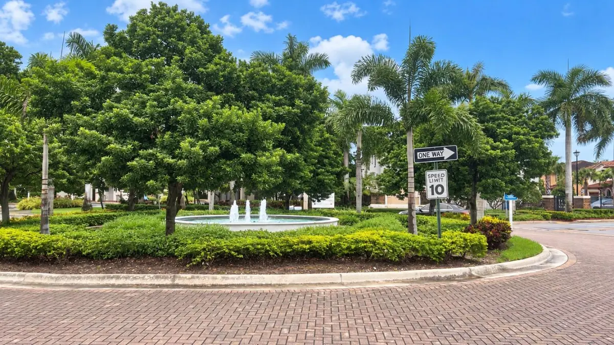 5454 NW 27th Street, Margate, FL – photo 2