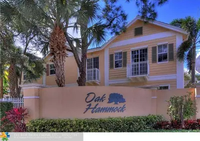 521 SW 18th Avenue 51, Fort Lauderdale – Townhouse for rent