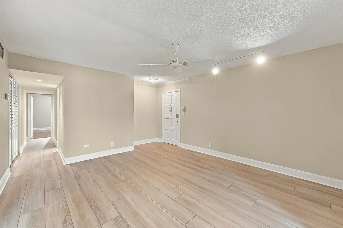 06_living room at 424 NW 70TH Avenue 121, Plantation