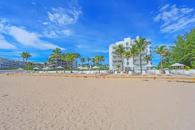 139 Sunrise  Avenue 1090, Palm Beach – Condominium for rent