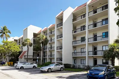 3000 Presidential Way Apt 106, West Palm Beach – Condominium for sale