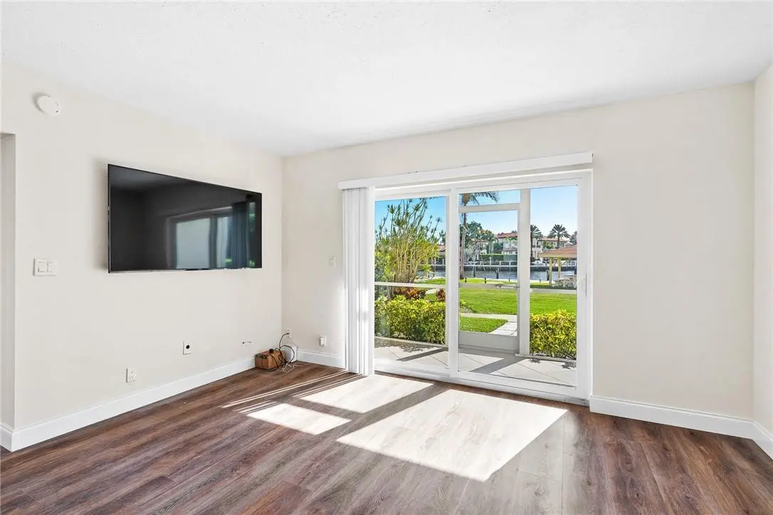 Photo 3 at 230 N FEDERAL Highway 103, Deerfield Beach